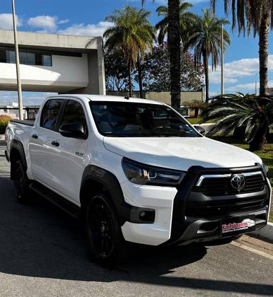 TOYOTA HILUX 2.8 D-4D TURBO DIESEL CD CONQUEST 4X4 AUTOMÁTICO TOYOTA HILUX 2.8 D-4D TURBO DIESEL CD CONQUEST 4X4 AUTOMÁTICO